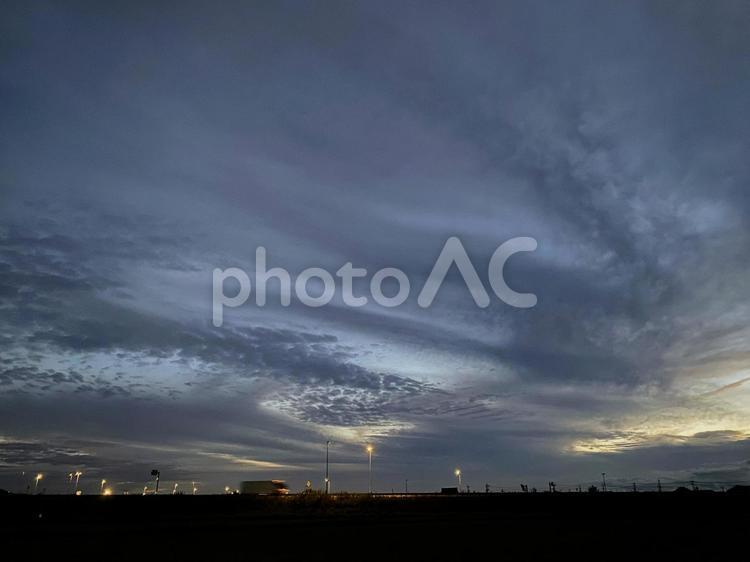 夕暮れ空＿鮮やか＿空 空,夕暮れ,夜の写真素材