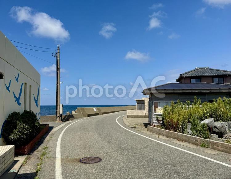 福井県東尋坊周辺雄島手前の漁村 住宅街,昔ながら,田舎の写真素材