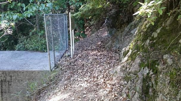 Mountain path and fence gate, JPG Mountain path and fence gate, JPG