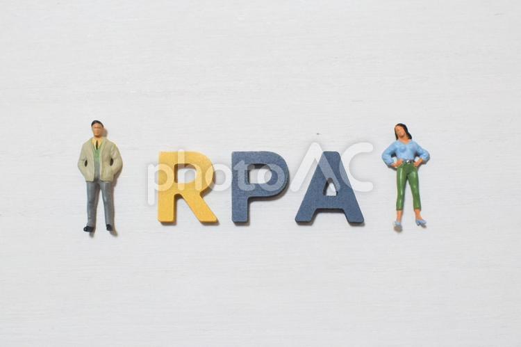 RPAの文字とビジネスマン③ rpa,ロボティックプロセスオートメー,自動化の写真素材