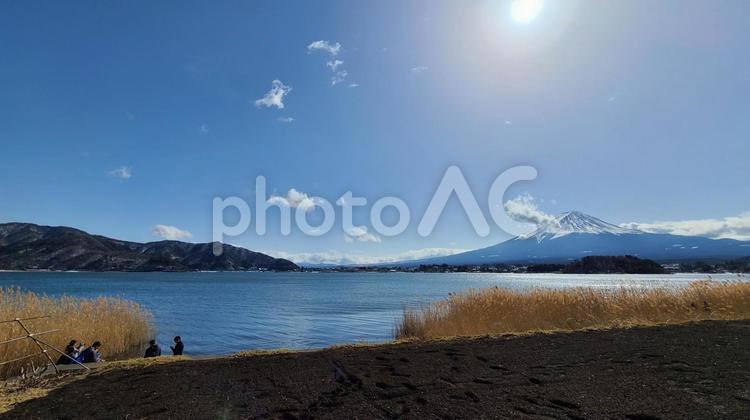 日中の暖かい気温　河口湖 冬,雪,富士山の写真素材