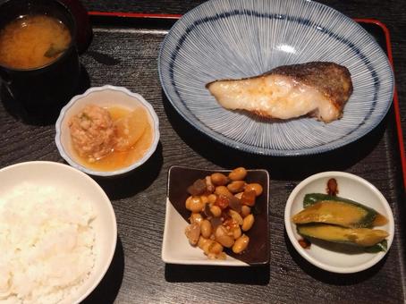銀鱈の西京焼き定食 銀鱈の西京焼き定食 銀だら,銀鱈,西京焼きの写真素材