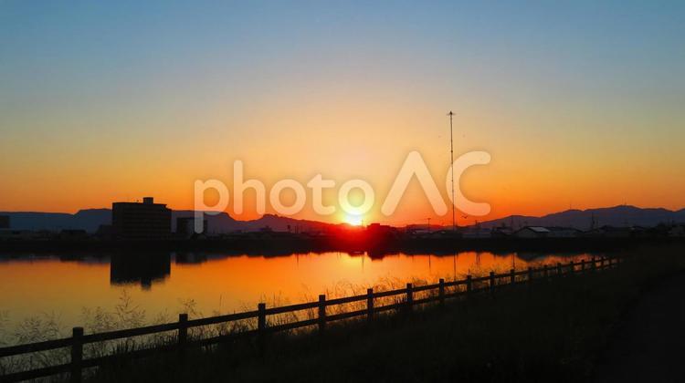 ５月下旬の野田池の朝日 背景,朝日,太陽の写真素材