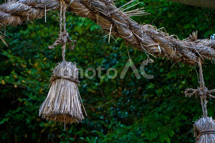神秘的な田舎の神社 神社,鳥居,しめ縄の写真素材