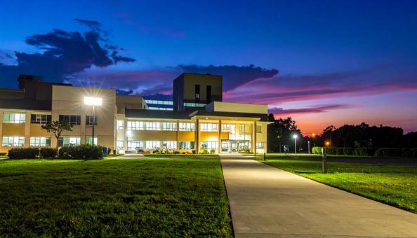 夜の学校 夜の学校の写真