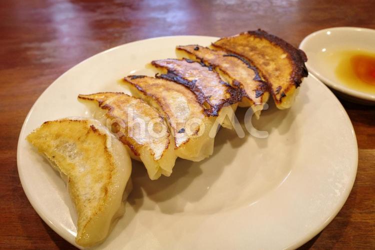 焼きたての美味しい餃子 焼き餃子,餃子,美味しいの写真素材