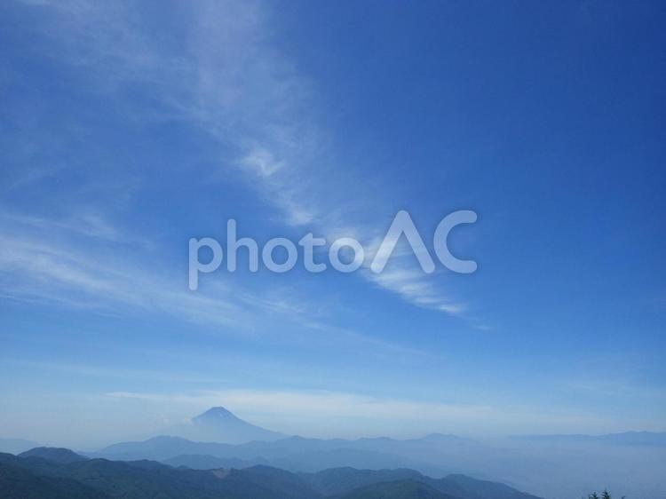 初夏の富士山と空　大菩薩嶺より 富士山,空,skyの写真素材