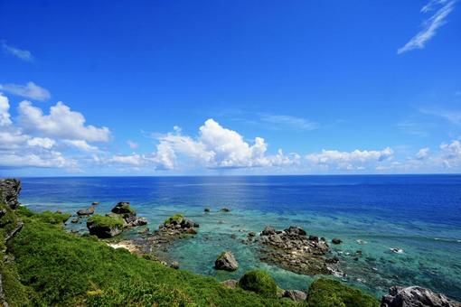 宮古島の美しい宮古ブルーの海 宮古島の美しい宮古ブルーの海の写真