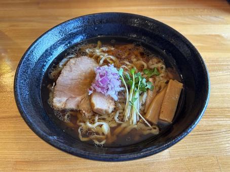 醤油ラーメン 醤油ラーメンの写真