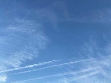 4つのひこうき雲 4つのひこうき雲の写真