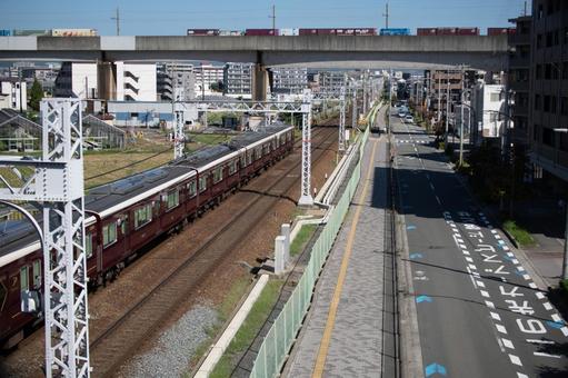 阪急京都線と高架の貨物列車 阪急京都線と高架の貨物列車 阪急電車,阪急電鉄,鉄道の写真素材