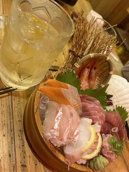 Sashimi platter and highball, JPG Sashimi platter and highball, JPG