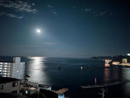 月の道 月の道 夜景,ビーチ,ライトの写真素材