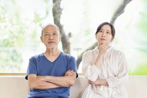 Asian parents and children thinking about long-term care, tư cách làm cha, nhật bản, grandpa, JPG