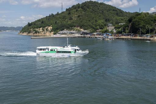 島と船 島と船 海,風景,漁船の写真素材