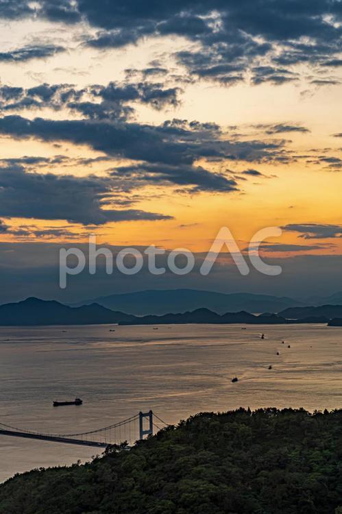 愛媛県今治市　亀老山展望公園からの来島海峡大橋2 夕景,夕焼け,海の写真素材