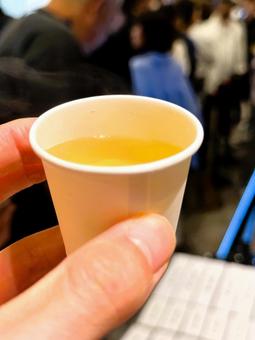 だし汁の試飲 だし汁の試飲 飲み物,液体,だし汁の写真素材