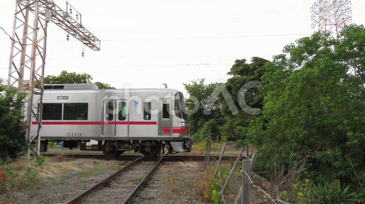 ダイヤモンドクロスを通過中の名鉄電車 ダイヤモンドクロス,ダイヤモンドクロッシング,dcの写真素材