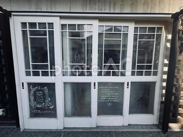 豊川稲荷の洋風扉1 豊川稲荷,稲荷,イナリの写真素材