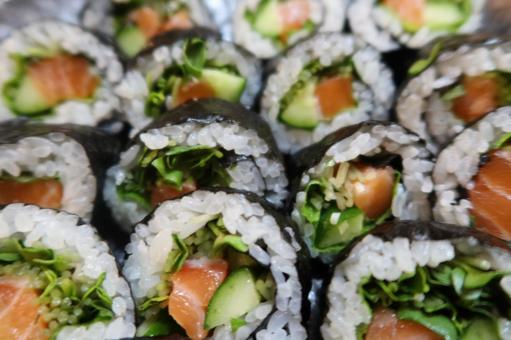 自家製サーモン海苔巻（アップ） サーモン,大葉,キュウリの写真素材