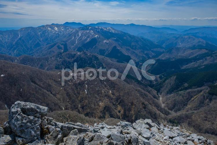 晴れた日の藤原岳天狗岩から眺める景色 藤原岳,山,晴れの写真素材