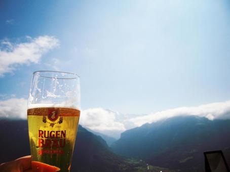山とビール 山とビールの写真