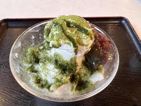 抹茶とソフトクリームとあんこのかき氷 抹茶とソフトクリームとあんこのかき氷 抹茶,アイス,アイスクリームの写真素材