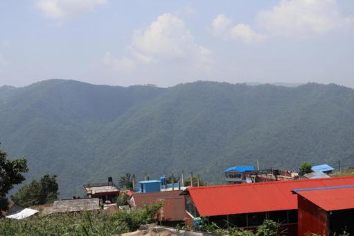 ネパールの地方のの集落と山並みと空の風景 ネパールの地方のの集落と山並みと空の風景 ネパール,地方,集落の写真素材