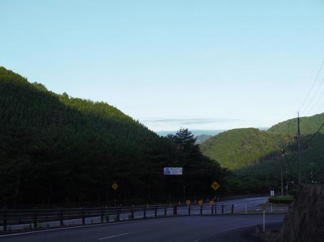 山間の国道 山間の国道 山間,山,国道176号線の写真素材