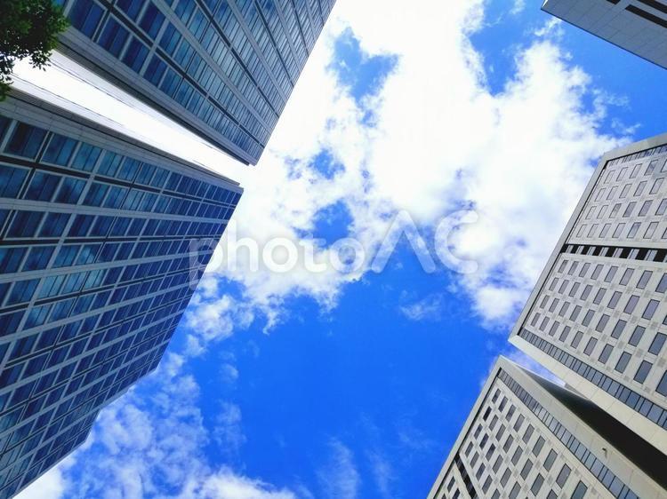 都会のビルと青空と雲 ビル,空,雲の写真素材