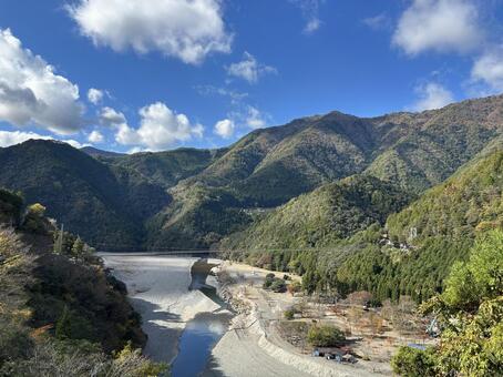 谷瀬の吊り橋（十津川村） 谷瀬の吊り橋,吊り橋,秋の写真素材