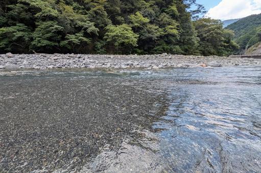 澄んだ水が流れる川【静岡県安倍川】_02 澄んだ水が流れる川【静岡県安倍川】_02 川,自然,風景の写真素材
