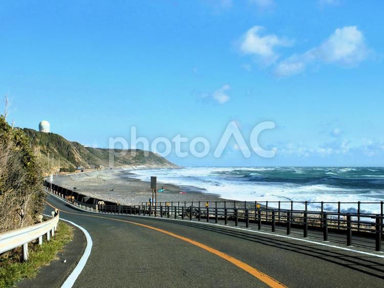 大きな白波が押し寄せる御前崎の海岸 海,波,大波の写真素材
