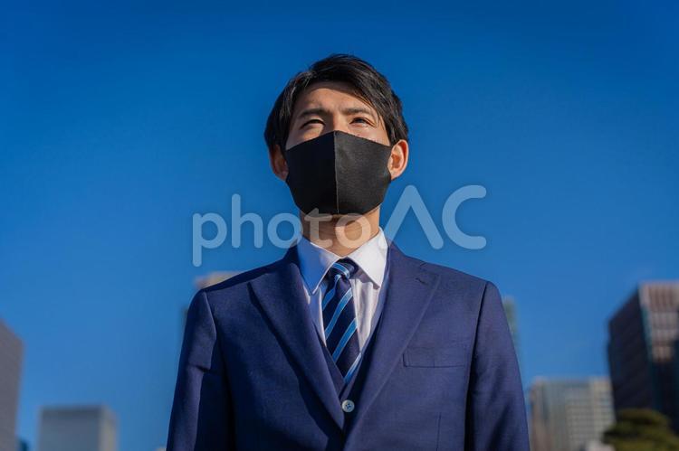 マスクをした若いビジネスマン 男性,マスク,ビジネスマンの写真素材
