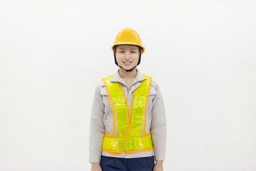 反射ベストを着た作業服の女性 反射ベストを着た作業服の女性 女性,作業員,ヘルメットの写真素材