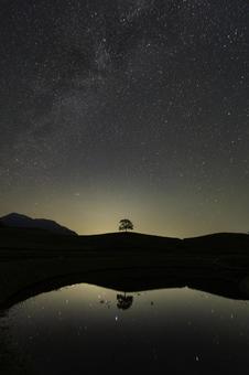 熊本-【棚田と天の川】 熊本-【棚田と天の川】 熊本,阿蘇,高原の写真素材