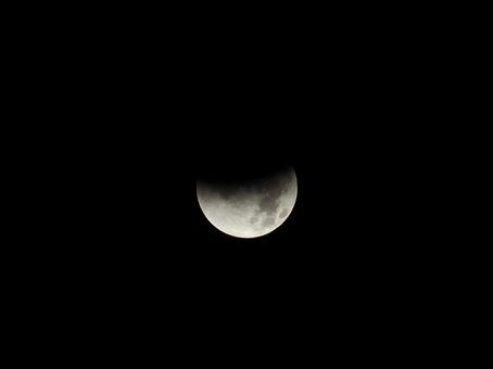 部分月食 2 (2025.9.8) 部分月食 2 (2025.9.8) 月,月食,部分月食の写真素材