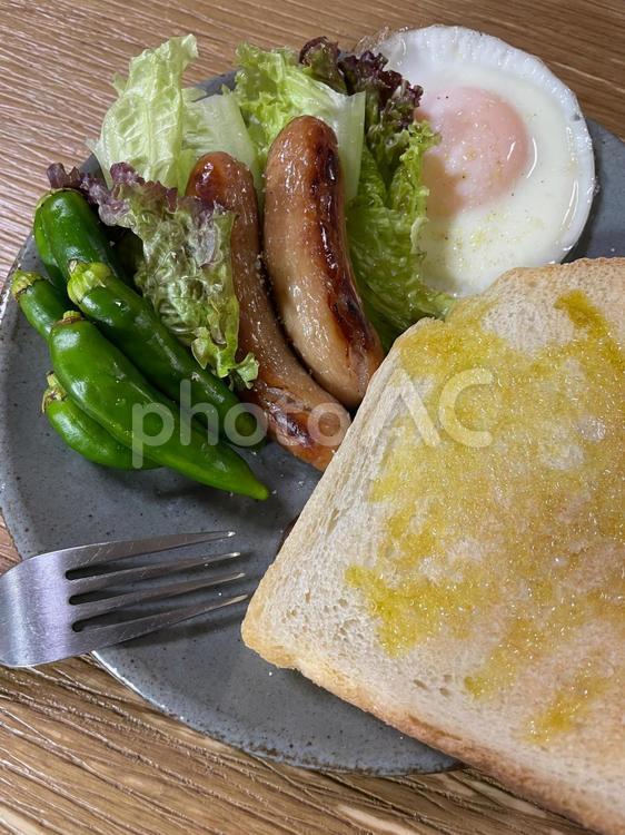 男のブレックファースト３ 朝食,朝ごはん,パンの写真素材