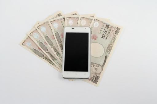 スマホと千円札のイメージ スマホと千円札のイメージ スマートフォン,スマホ,携帯電話の写真素材
