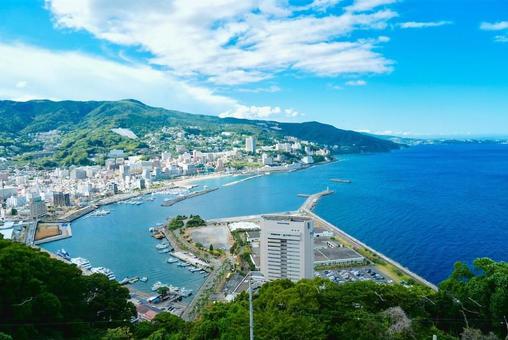 熱海の海岸と街並みを見下ろす絶景 熱海の海岸と街並みを見下ろす絶景の写真