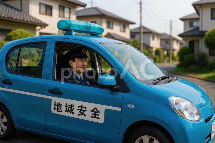 青パトで巡回する地域警察官 警察官,日本,青パトの写真素材