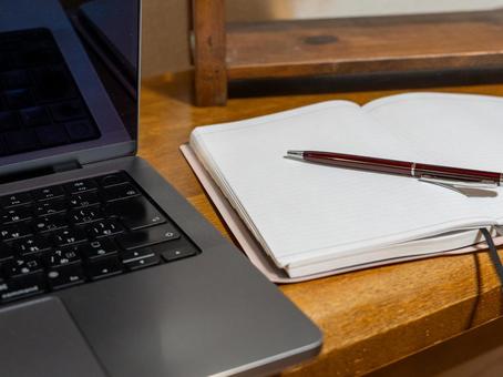 パソコンとノートとペン パソコン,ノート,ペンの写真素材