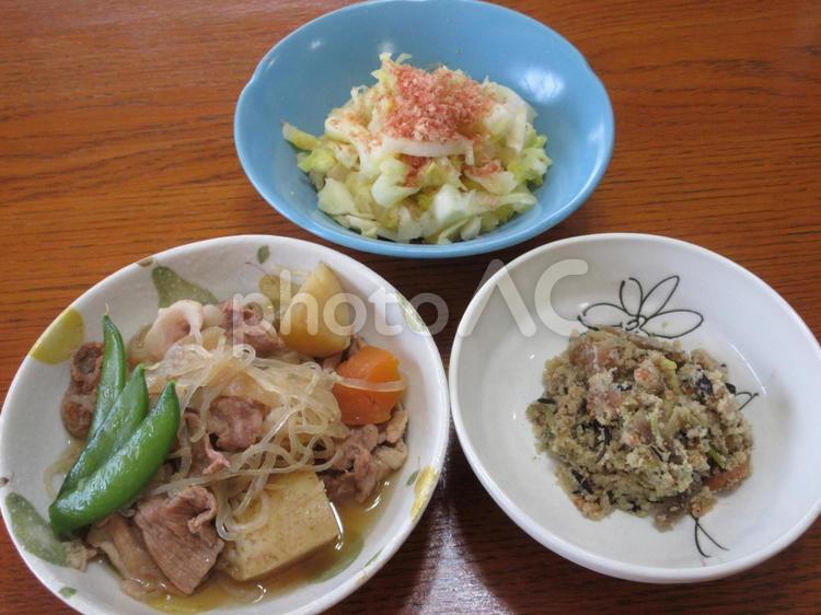 肉じゃが、卯の花、お漬物 食べ物,おかず,副菜の写真素材