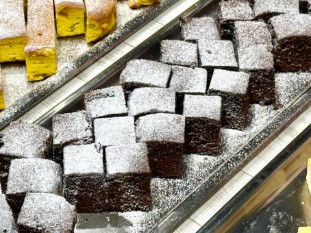 バイキング　一口サイズのガトーショコラ 一口サイズ,ガトーショコラ,チョコケーキの写真素材