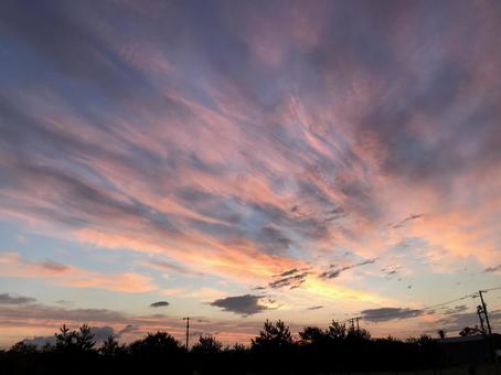 赤い朝焼けの空 赤い朝焼けの空の写真