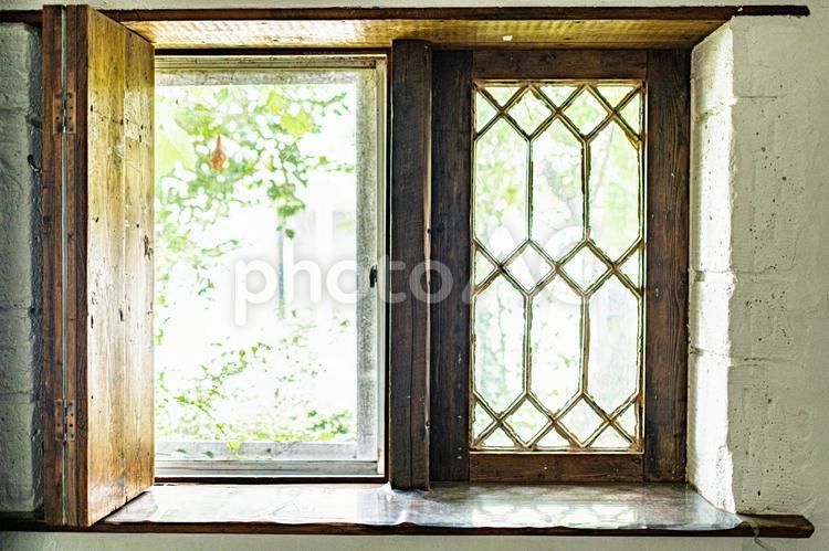 古い洋館の出窓からの眺め 洋館,出窓,レトロの写真素材