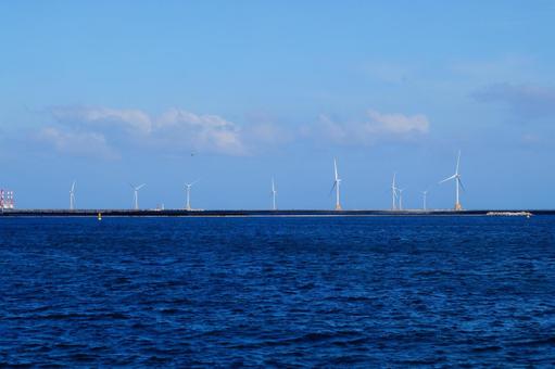 海上風力発電機の並ぶ風景 海上風力発電機の並ぶ風景 海,晴れ,ブルーの写真素材