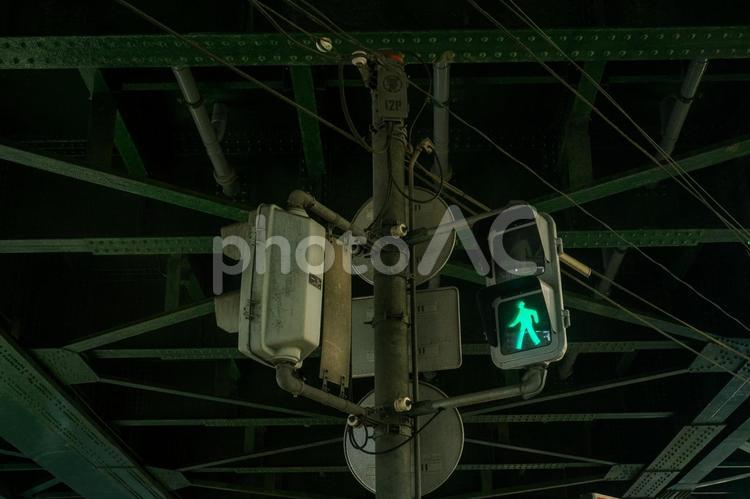 横浜街散歩 信号,青信号,街の写真素材