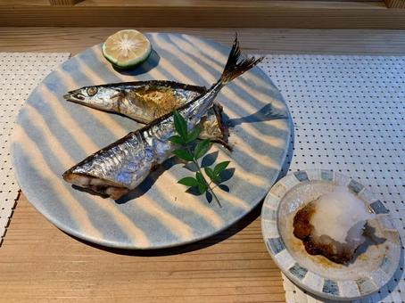 居酒屋で食べたサンマの塩焼き 居酒屋で食べたサンマの塩焼き さんま,秋刀魚,豊漁の写真素材