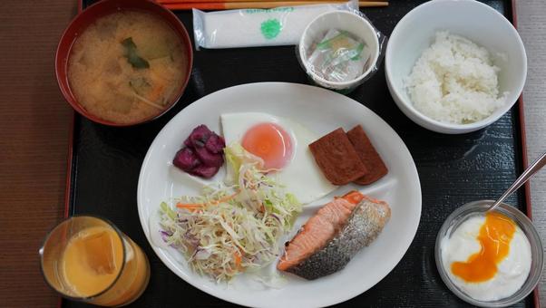 素朴な民宿の朝食 素朴な民宿の朝食の写真